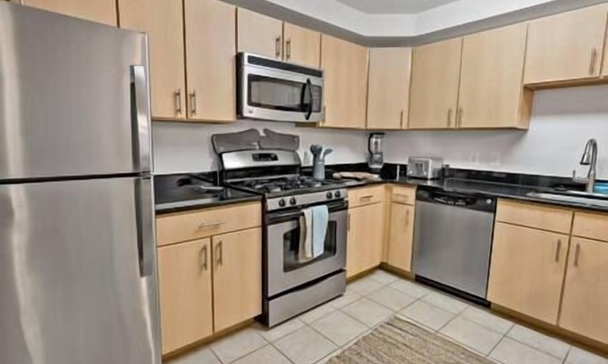 Clarendon Apartment | Lovely 3-Bedroom Townhouse Apartment