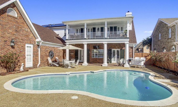 Read Boulevard East House | Lovely 3 BR home only 15mins from downtown NOLA by RedAwning