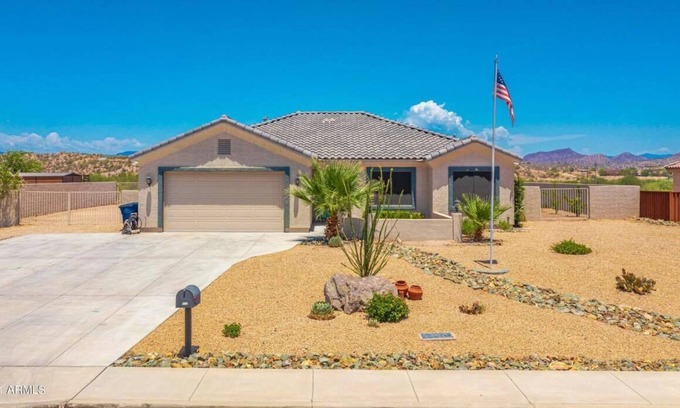 Wickenburg House | Lovely 3b/2b house with a view and direct access to the wash!
