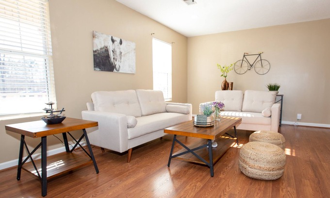 Greenwood House | Lovely 3BR/2BA Condo in great location, cozy place