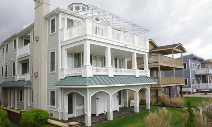 South End Condo | Lovely 4 bedroom, 3 bath beach front property