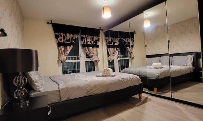 West Thurrock House | Lovely 4 Bedroom Home With Private Parking