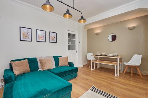 Hartlepool House | Lovely 4-Bedroom House in Hartlepool - Street Parking