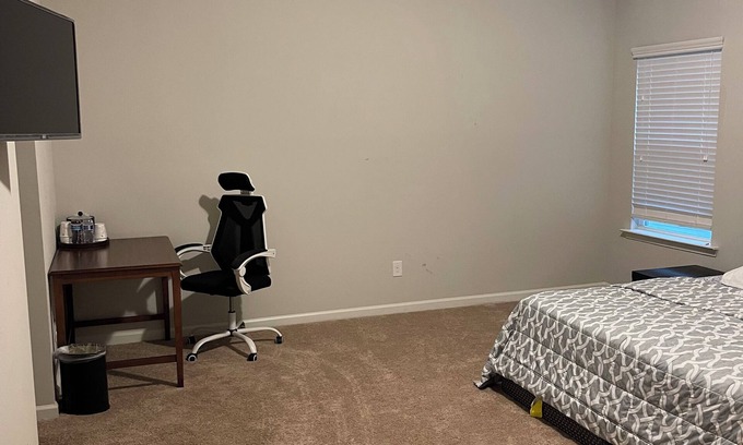 Church Street House | Lovely 4-bedroom house with AC in Fairburn