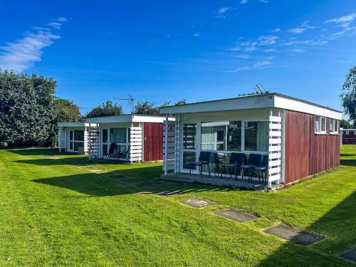 Heacham Ski Chalet | Lovely 4 Berth Chalet At Cedar Springs Park In Heacham, Norfolk Ref 92031Cs