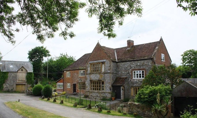 Eleighwater House | Lovely 5-Bed House near Ilminster and for Families
