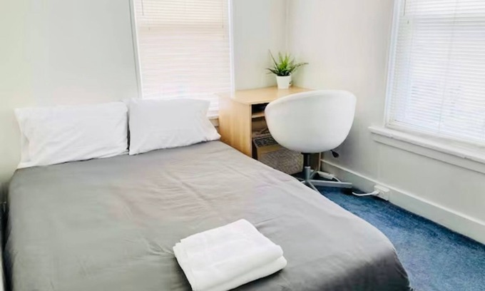 Spruce Hill Apartment | Lovely 5-Bedroom Apartment near UPENN