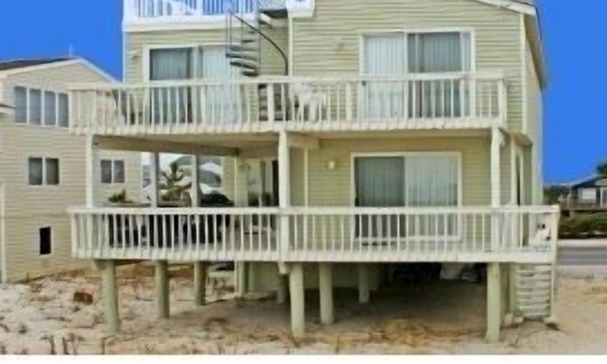 South Beach Haven House | LOVELY 5 BEDROOM ONCEAN FRONT!