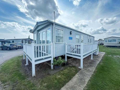 Pakefield Other | Lovely 6 Berth Caravan With Decking Nearby Pakefield Beach Ref 68006Cl