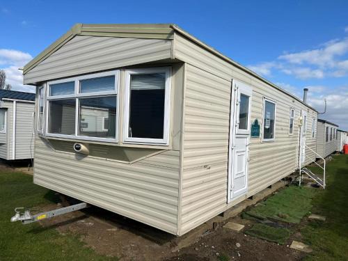 Leysdown-on-Sea Other | Lovely 8 Berth Caravan At Harts Holiday Park In Kent Ref 74066B