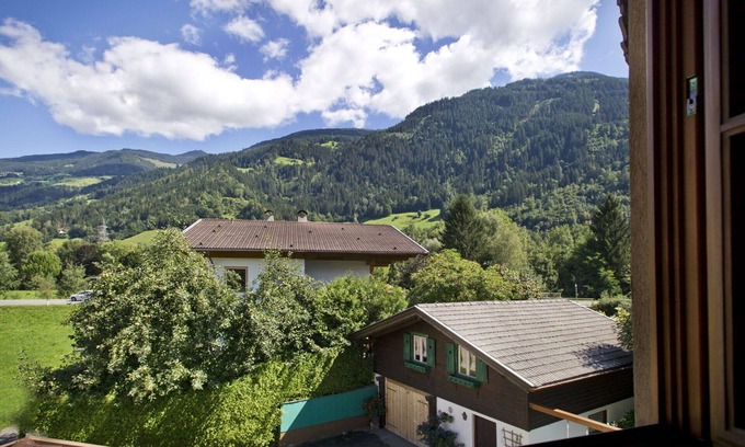 Hart im Zillertal House | Lovely apartment in villa for 15 people with WIFI, TV, patio, pets allowed and parking