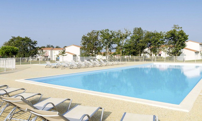 Bourgenay House | Lovely apartment in villa for 4 people with pool, hot tub, TV, terrace, pets allowed and parking