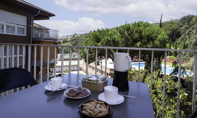 Sant Vicenc de Montalt Apartment | Lovely apartment for 5 people with pool, TV, balcony and parking
