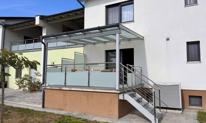 Donnerskirchen Apartment | Lovely apartment for 6 guests with WIFI, A/C, TV, terrace, pets allowed and parking