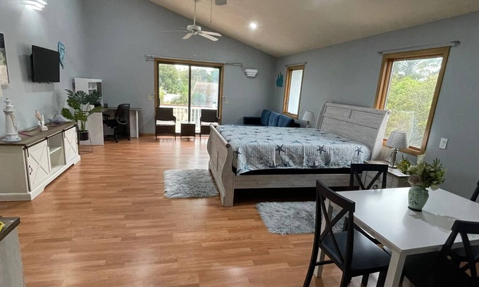 South Venice Apartment | Lovely apartment 5 minutes to the beach, restaurants, shopping and services