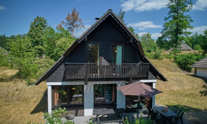 Frankenau House | Lovely apartment in villa for 4 people with WIFI, TV, terrace and pets allowed