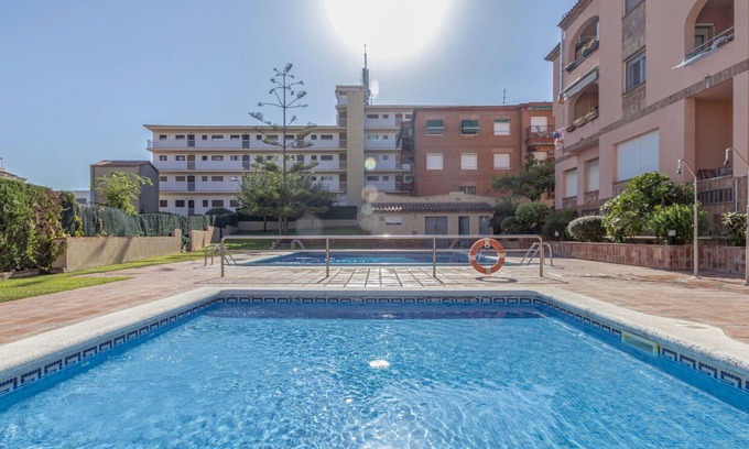 Torredembarra Apartment | Lovely apartment for 4 guests with A/C, WIFI, pool, TV, terrace and parking