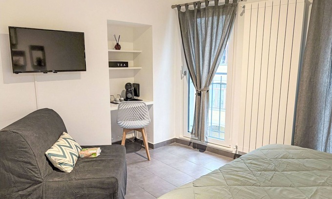 Lavena Ponte Tresa Apartment | Lovely apartment for 3 people with TV, balcony and pets allowed