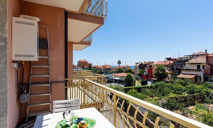 Riva Ligure Apartment | Lovely apartment for 5 people with WIFI, balcony and parking