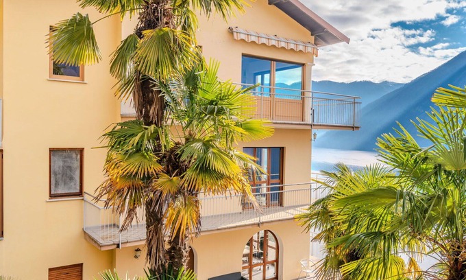 Valsolda Apartment | Lovely apartment for 6 people with WIFI, TV, balcony, pets allowed and parking