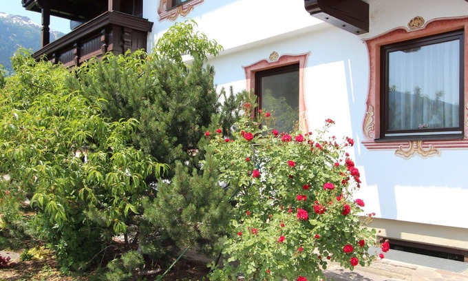 Kapfing Apartment | Lovely apartment for 3 people with WIFI, TV, terrace, pets allowed and panoramic view