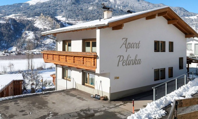 Prutz Apartment | Lovely apartment for 6 people with WIFI, TV, patio, pets allowed and parking