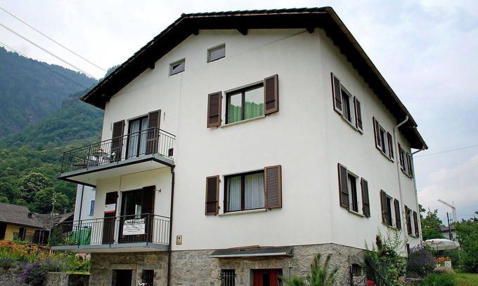 Chironico Apartment | Lovely apartment for 4 guests with WIFI, TV, balcony, panoramic view and parking