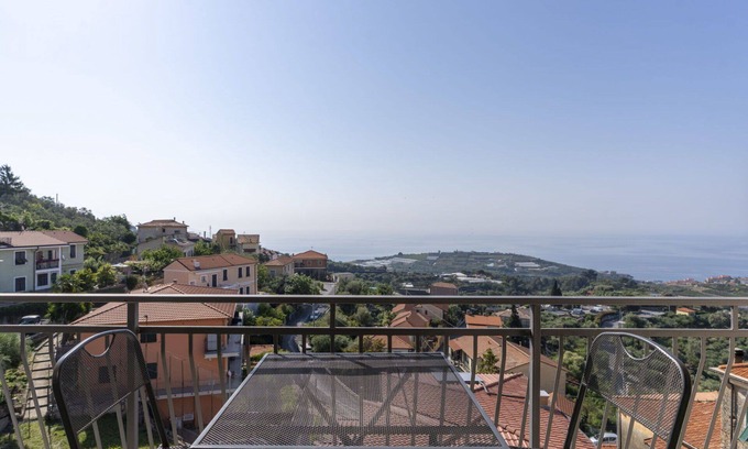 Terzorio Apartment | Lovely apartment for 6 guests with A/C, WIFI, balcony, pets allowed and parking