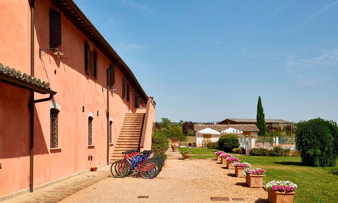 San Brizio Apartment | Lovely apartment for 4 guests with pool, WIFI, TV, pets allowed and parking, close to Spoleto