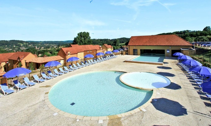 Sarlat-la-Caneda House | Lovely apartment in villa for 6 guests with WIFI, pool, TV, terrace, pets allowed and parking