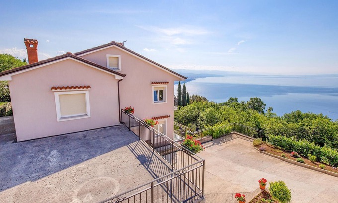 Pobri Apartment | Lovely apartment in Bregi with WiFi