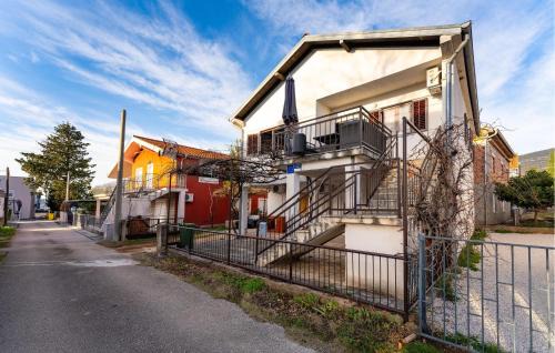 Gornji Karin Apartment | Lovely Apartment In Gornji Karin