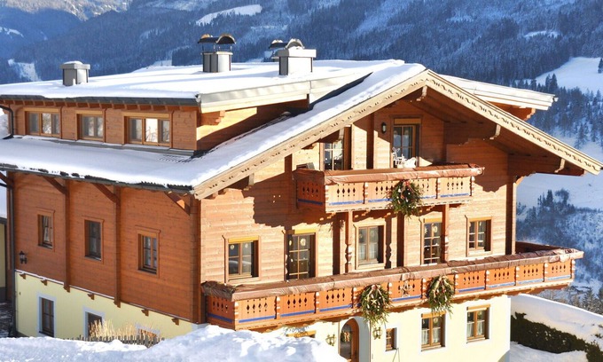 Taxenbach Villa | Lovely apartment in villa for 4 people with pool, WIFI, TV, patio and parking