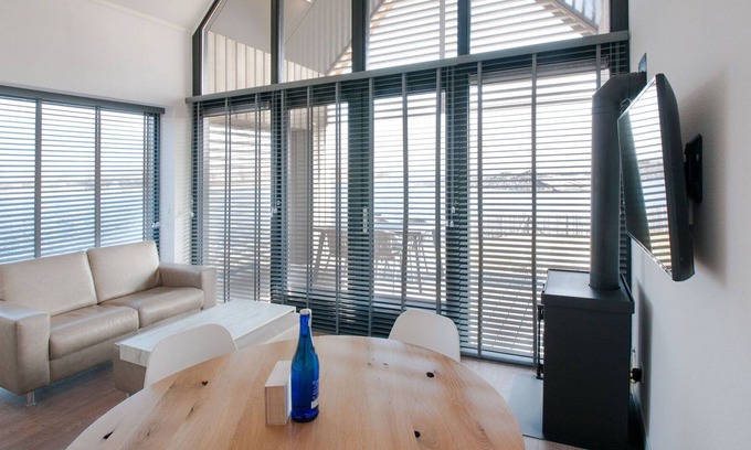 Tholen House | Lovely apartment in villa for 4 people with WIFI, TV and parking