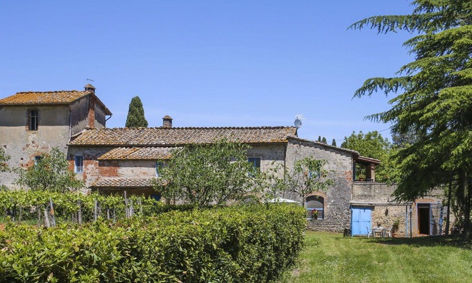 Monteriggioni Villa | Lovely apartment in villa with WIFI, pool, TV, patio, pets allowed and panoramic view