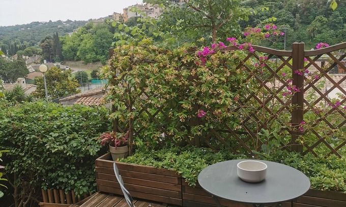 Biot House | Lovely apartment overlooking the village of Biot