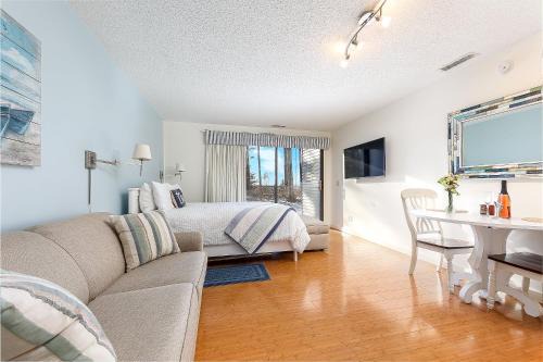Williamsburg Apartment | Lovely Beachside Studio at The Shores 5679
