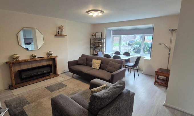 Borehamwood Apartment | Lovely & Beautiful 2 Bed-Apartment in Borehamwood