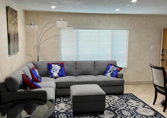 Del Rey Apartment | Lovely Berryman Ave Apartment