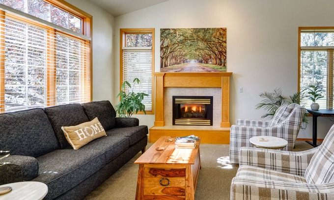 Billings House | Lovely Billings Home: Patio, Fireplace & Grill!