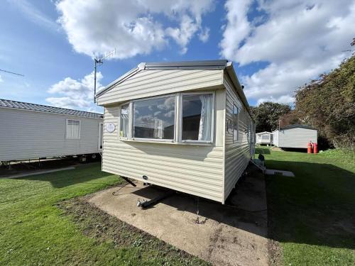 Hopton Other | Lovely Caravan With Free Wi-Fi At Broadland Sands Park, Suffolk Ref 20020Bs