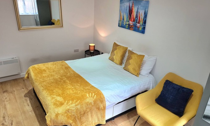 Slough Apartment | Lovely central studio/2bed - 5min to train station