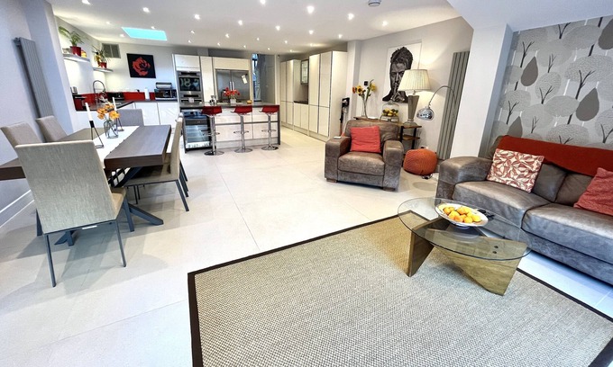 Southfield House | Lovely Chiswick Victorian Home - Available for Long or Short let