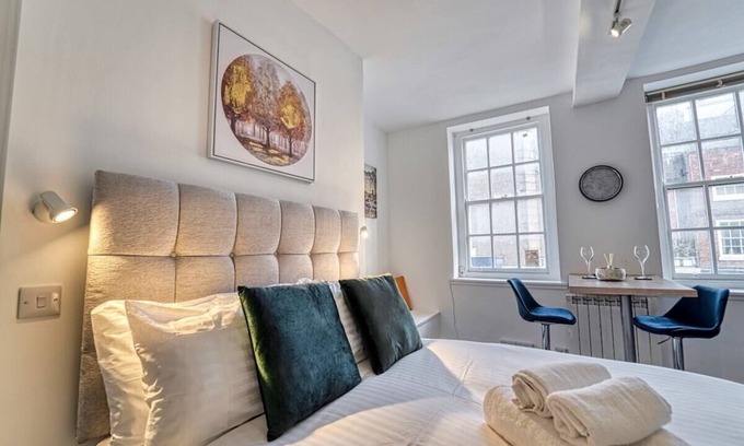 Pontrilas Apartment | Lovely City Centre Apartment.
