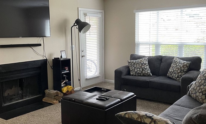 Woodcroft Apartment | Lovely City of Medicine 1 Bedroom - 12 minutes to UNC Chapel Hill