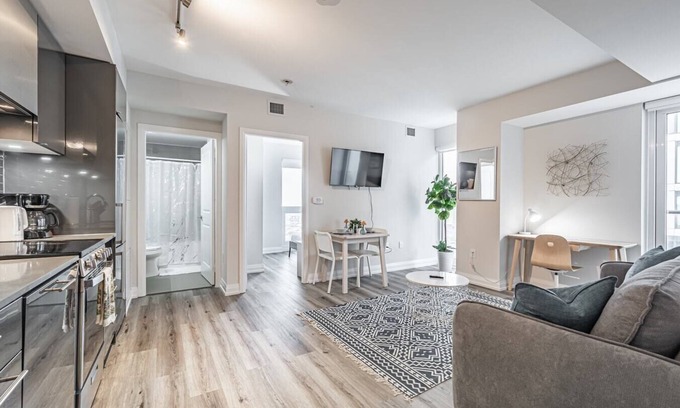 Garden District Condo | Lovely Condo in Downtown
