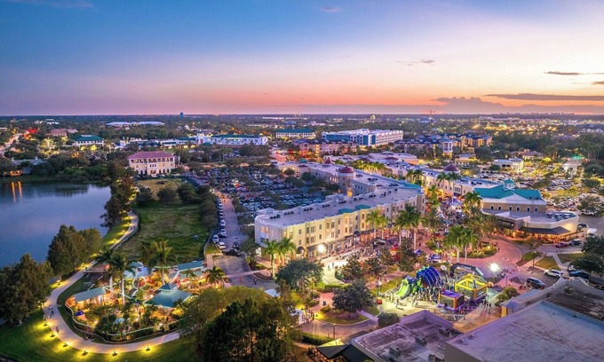 Braden River Condo | Lovely condo in the heart of the DOWNTOWN Lakewood Ranch
