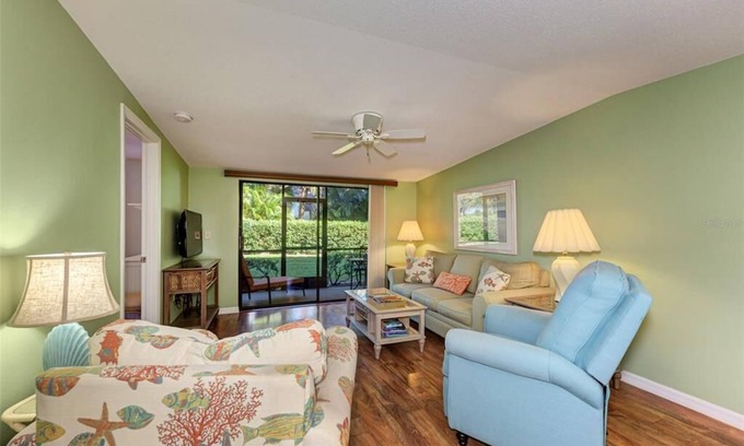 Venice Condo | Lovely condo minutes from the beach!