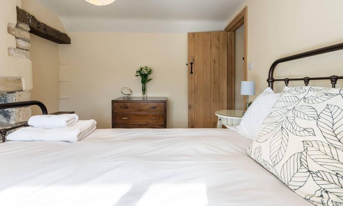 Tetbury Cottage | Lovely Cosy Stone Cottage in Tetbury, Cotswolds
