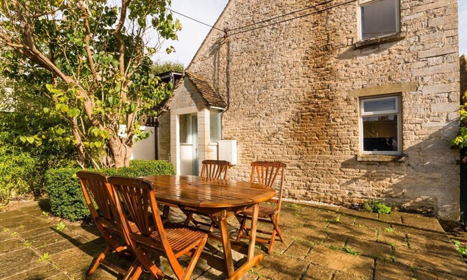 Tetbury Cottage | Lovely Cosy Stone Cottage in Tetbury, Cotswolds
